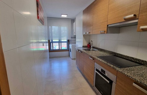 Vilagarcia de Arousa Apartment | Central Apartment for 6 in Vilagarcia with Kitchen & Breakfast