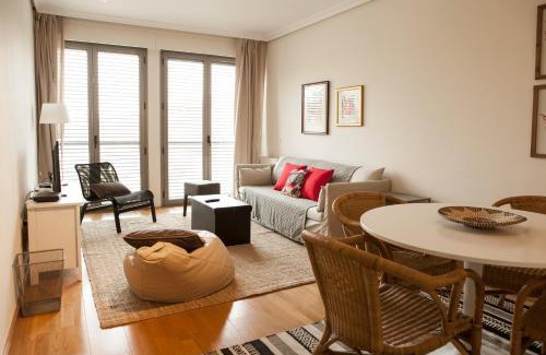 San Bernardo Apartment | Central Plaza de España Stay with Spa & Family Amenities