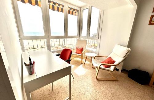 Puig Apartment | Oceanfront Piso en el Puig: Your Beachside Escape Awaits