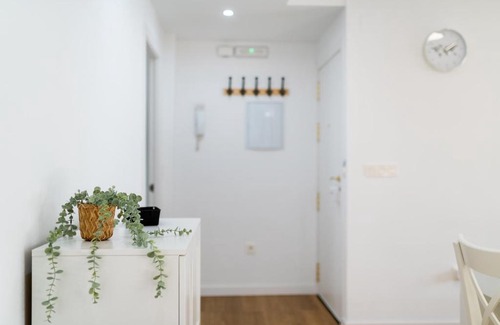 Cervantes Apartment | Elegant Stay at Piso en Palacio Quinta Alegre, 4-Star Rated