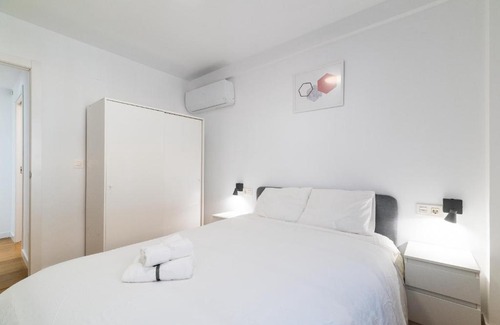 Cervantes Apartment | Elegant Stay at Piso en Palacio Quinta Alegre, 4-Star Rated
