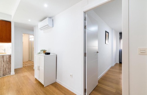 Cervantes Apartment | Elegant Stay at Piso en Palacio Quinta Alegre, 4-Star Rated