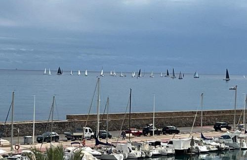 Altea Apartment | Oceanfront Haven: Piso en Puerto de Altea, Rated 9.8/10