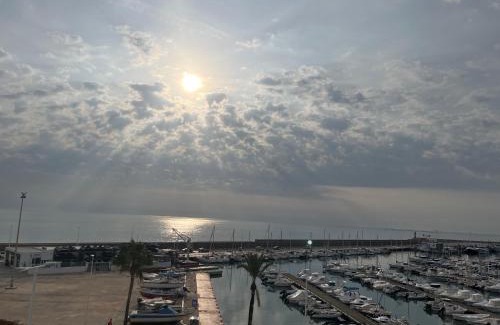 Altea Apartment | Oceanfront Haven: Piso en Puerto de Altea, Rated 9.8/10