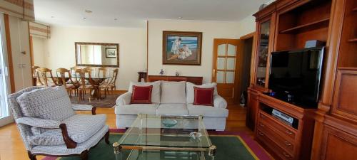 Sanxenxo Apartment | Oceanfront Piso in Sanxenxo with Hot Tub & Beach Views