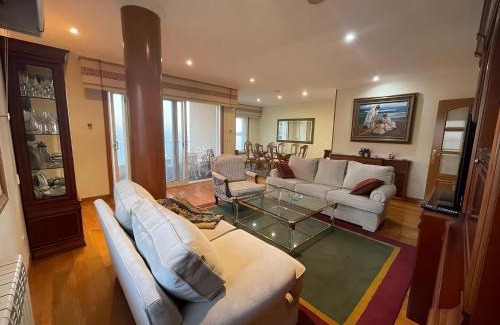 Sanxenxo Apartment | Oceanfront Piso in Sanxenxo with Hot Tub & Beach Views