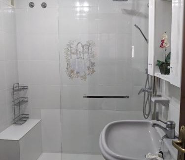 Dean Pequeno Apartment | Spacious Central Apartment with Garage and Kid-Friendly Amenities