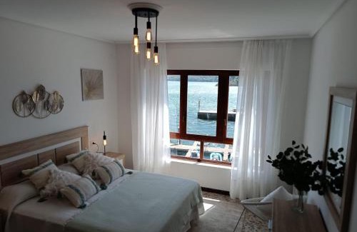 Porto do Barqueiro Apartment | Oceanfront Piso Frente al Mar, O Barqueiro Awaits You