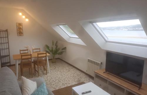 Porto do Barqueiro Apartment | Oceanfront Piso frente al mar O Barqueiro 3 - Top Rated!