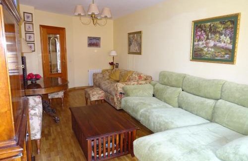 Jaca Apartment | Spacious Apartment in Jaca Center with WiFi & Garage