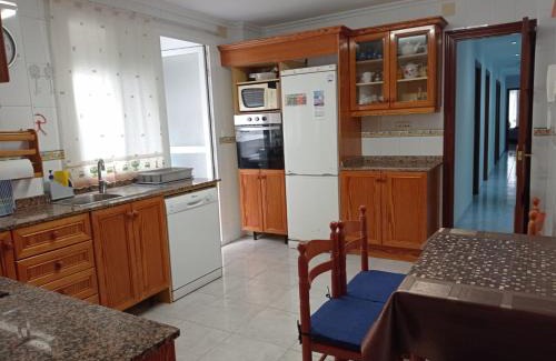 Alicante Apartment | Family-Friendly Stay at Piso Grande Mercado Central Alicante