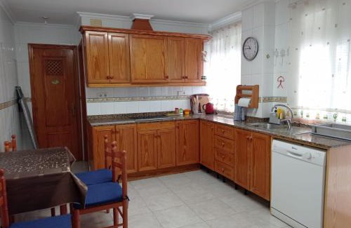 Alicante Apartment | Family-Friendly Stay at Piso Grande Mercado Central Alicante