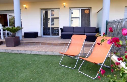 Llanca Apartment | Modern Apartment with Pool and Terrace near Llançà Beach