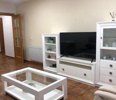 Santa Cruz de la Zarza Apartment | New Piso in Plaza de la Constitución: Guest Rated 9.3