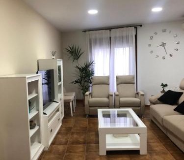 Santa Cruz de la Zarza Apartment | New Piso in Plaza de la Constitución: Guest Rated 9.3