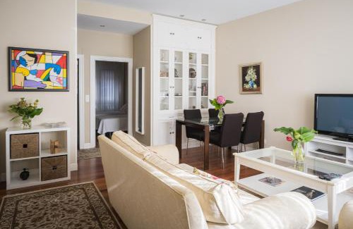Mundaka Apartment | New Oceanfront Retreat in Central Mundaka - Rated 9.8