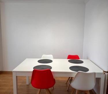 Sigueiro Apartment | Highly Rated PISO OROSO NO CAMIÑO - Family-Friendly Stay