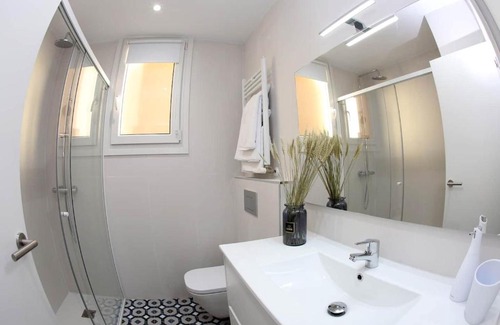 Casco Viejo Apartment | Modern Apartment Steps from Casco Viejo with Free Parking