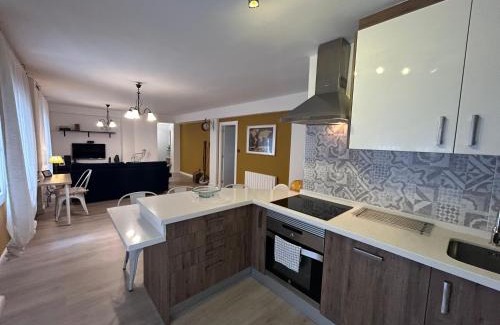 Gijon-Este Apartment | Family-Friendly Getaway: Renovated Home 10 Min from Beach