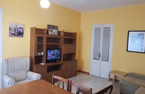 Tremp Apartment | Romantic Getaway with Pet-Friendly Amenities and Top Ratings