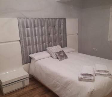 Angustias - Chana - Encina Apartment | Family-Friendly Stay at Piso Ronda with 9.1 Rating