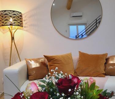 Arles House | Oceanfront Retreat at Pissenlit Une Prairie en Provence
