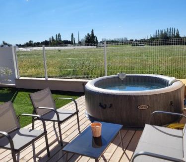 Arles House | Oceanfront Retreat at Pissenlit Une Prairie en Provence