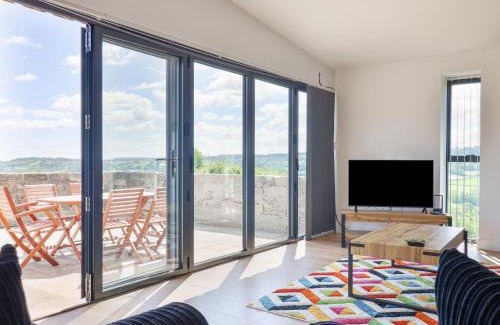 Honiton House | Discover Comfort at Pit Close - Pet and Child Friendly Stay