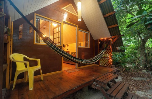 Pantano do Sul Ski Chalet | Exceptional Ocean View Retreat with Spa and Kitchen Amenities