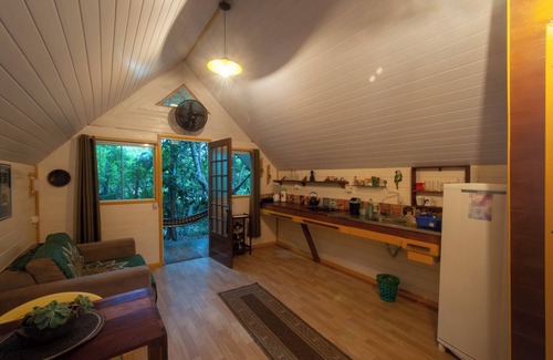 Pantano do Sul Ski Chalet | Exceptional Ocean View Retreat with Spa and Kitchen Amenities