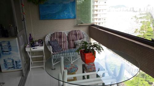 Morro do Maluf Apartment | Oceanfront Getaway: Pitangueiras with Stunning Sea Views