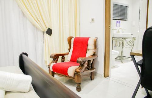 Lobatse House | Guest Rated 10/10: Pitikwe Hill Guesthouse with Pool & Breakfast