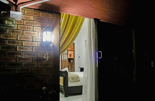 Lobatse House | Guest Rated 10/10: Pitikwe Hill Guesthouse with Pool & Breakfast