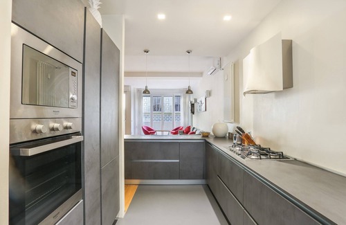 Oltrarno Apartment | Top-Rated Pitti Palace Apartment with Spa and Breakfast
