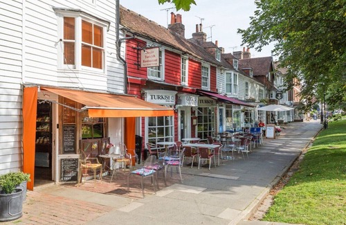 Tenterden Cottage | Pittlesden Cottage – Perfect Stay in Tenterden with Pets