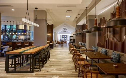 Coraopolis Hotel | Discover Comfort at Pittsburgh Airport Marriott Hotel