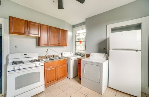 Ross Township Apartment | Convenient Pittsburgh Vacation Rental - 6 Mi to Downtown!
