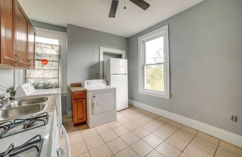 Ross Township Apartment | Convenient Pittsburgh Vacation Rental - 6 Mi to Downtown!