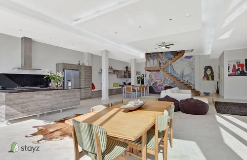 Newport House | Pittwater Paradise: Waterfront Retreat with Ocean Views