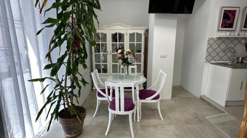 Santa Clara Apartment | Discover Pizarro 23: Family-Friendly Stay in Cáceres