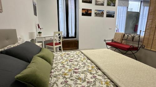 Santa Clara Apartment | Discover Pizarro 23: Family-Friendly Stay in Cáceres