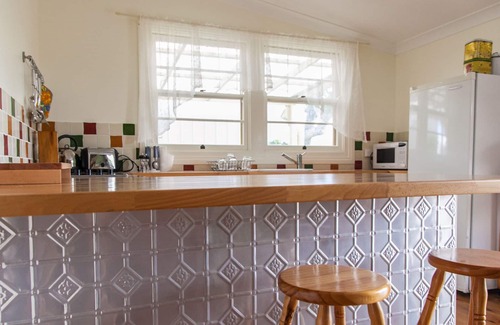 Central Mudgee Cottage | Group-Friendly Retreat with Pizza Oven and Fire Pit
