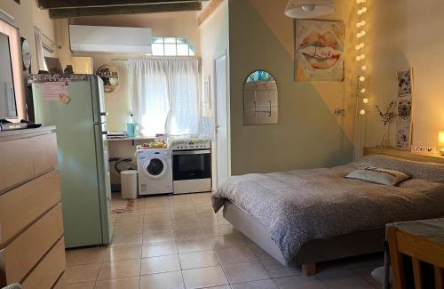 Kifisia Apartment | Exceptional PJ Garden House: 4-Star Oceanfront Retreat