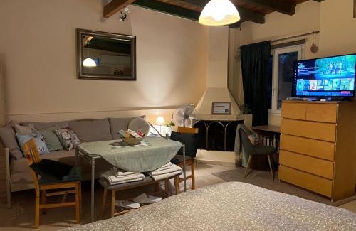 Kifisia Apartment | Exceptional PJ Garden House: 4-Star Oceanfront Retreat