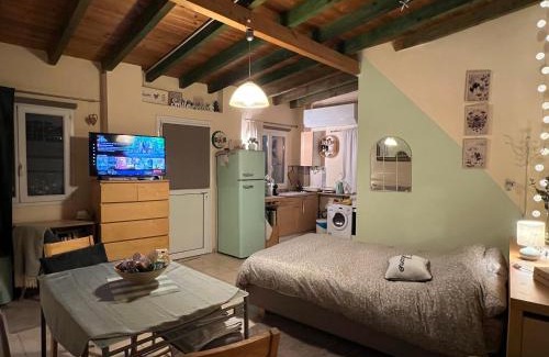 Kifisia Apartment | Exceptional PJ Garden House: 4-Star Oceanfront Retreat