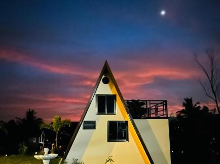 Buriram Ski Chalet | Family Retreat at บ้านริมน้ำ with Pet-Friendly Amenities