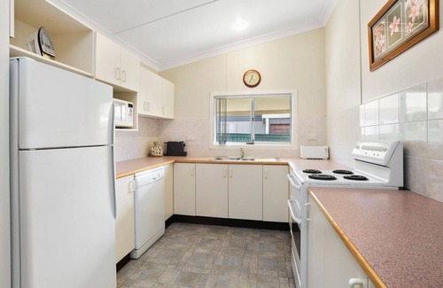 South West Rocks Cottage | Cozy PJ's Cottage - Steps from the Beach, Pet Friendly