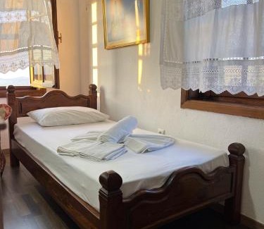 Berat House | Pet-Friendly Pjetri House: Family Comfort & Breakfast Included