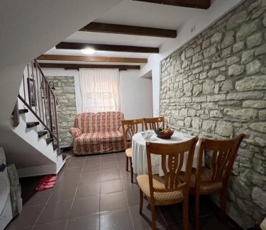 Berat House | Pet-Friendly Pjetri House: Family Comfort & Breakfast Included