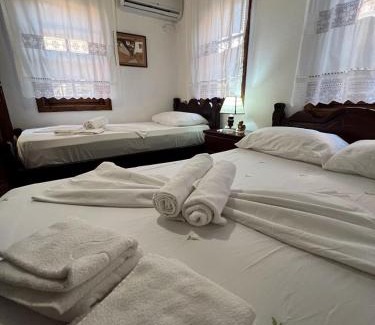 Berat House | Pet-Friendly Pjetri House: Family Comfort & Breakfast Included